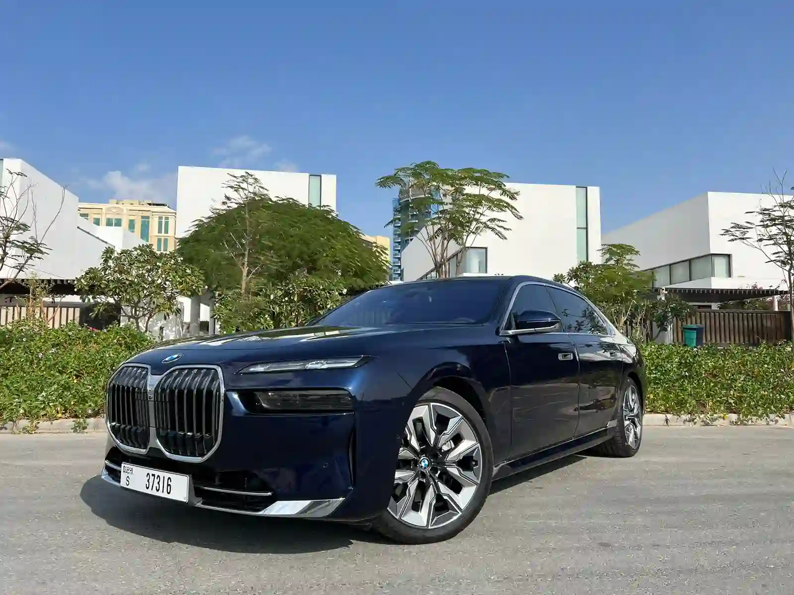 BMW 740i