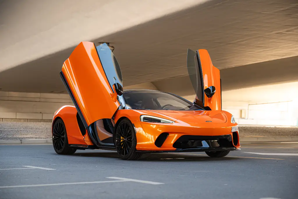 McLaren GT